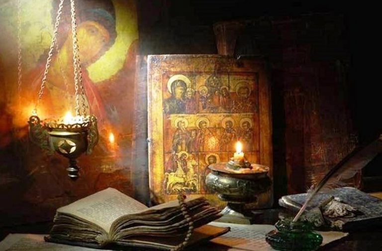 Οι λόγοι που κάθε σπίτι πρέπει να έχει το εικονοστάσι του…