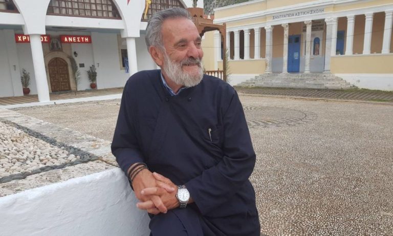 Ο παπα-Γιώργης του Καστελλορίζου – «Δεν μας τρομάζει κανείς!»