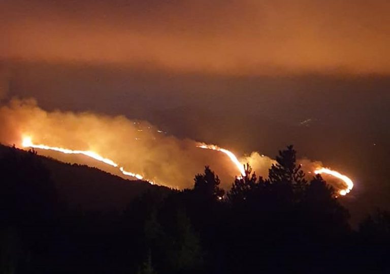 Ολονύχτια μάχη με τις φλόγες κοντά στον Άγιο Πέτρο