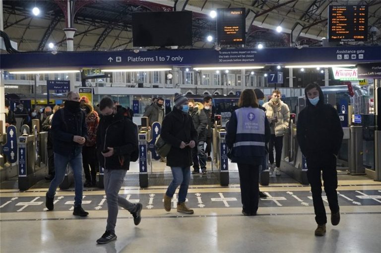 Χάος στην Μεγάλη Βρετανία, 10 χώρες έκλεισαν τα σύνορα λόγω μετάλλαξης του ιού!