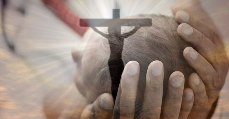 Η χαροκαμένη μάνα και το ΘΑΥΜΑ μετά την προσευχή της ιερόδουλης!