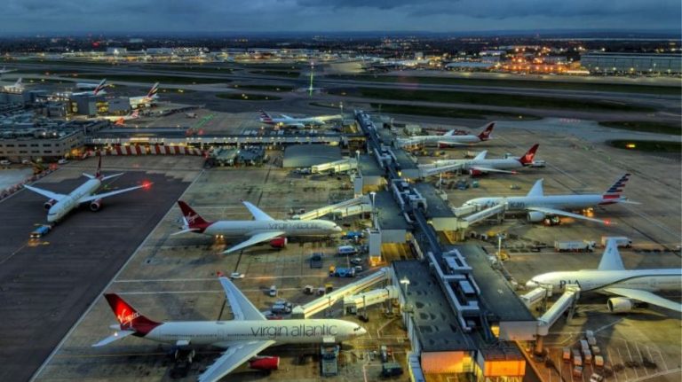 Στην απομόνωση η Βρετανία, 40 χώρες έκλεισαν τα σύνορα!