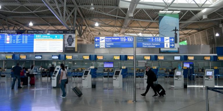 Σε ισχύ από τις 6 το πρωί η καραντίνα για τις αφίξεις από Βρετανία