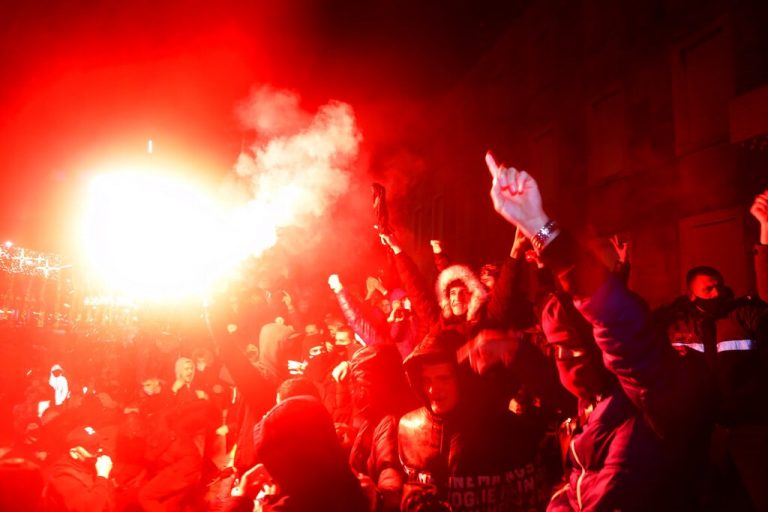 Εξέγερση στα Τίρανα μετά την δολοφονία 25χρονου – Χιλιάδες πολίτες στους δρόμους!