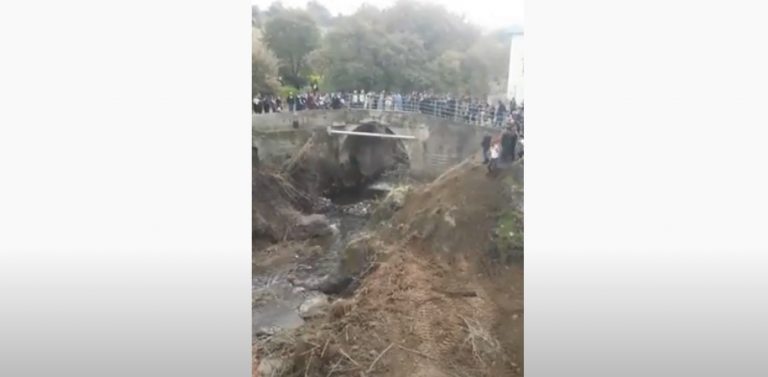 Έριξε τον ΣΤΑΥΡΟ ο Μόρφου, ένταση στον Αγιασμό των υδάτων!  (ΒΙΝΤΕΟ)