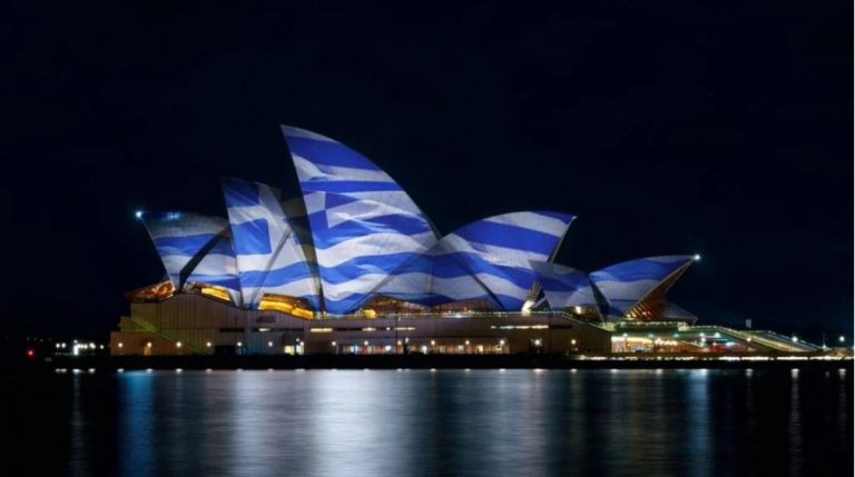 Φωταγώγηση μνημείων στον Καναδά στα χρώματα της Ελληνικής Σημαίας
