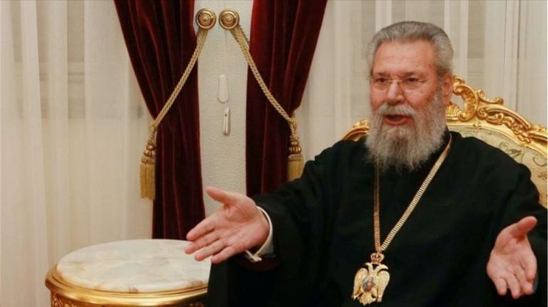 «Δεν θα εμπιστευτώ διεθνούς φήμης γιατρούς αλλά  κληρικό τι θα πει;» (ΒΙΝΤΕΟ)