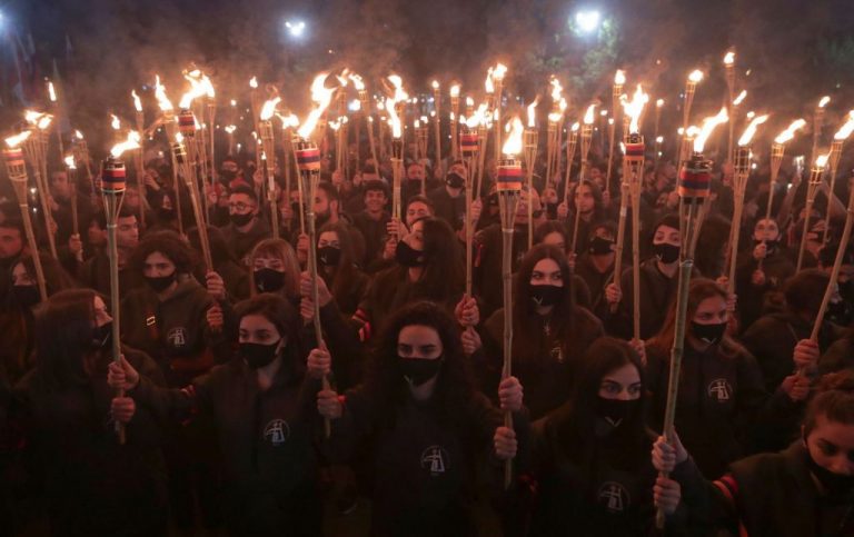 Χιλιάδες άνθρωποι αποτίουν  φόρο τιμής στα θύματα της γενοκτονίας της Αρμενίας