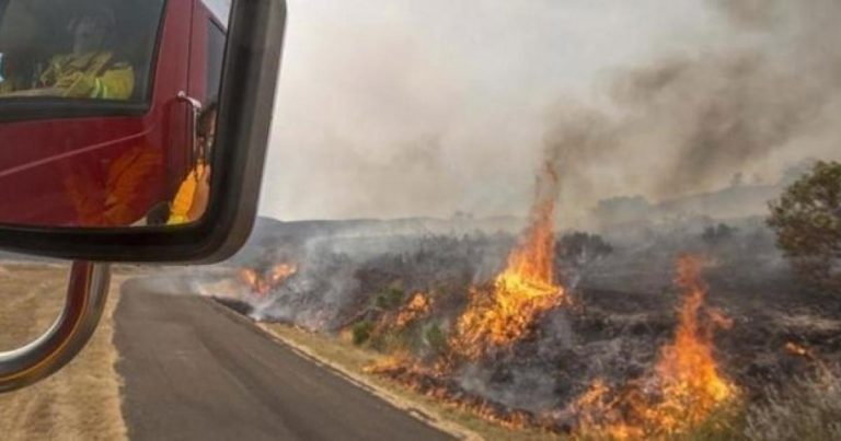 ΤΩΡΑ: Φωτιά στη Λευκωσία/Απειλούνται οικίες και Αστυνομικός σταθμός