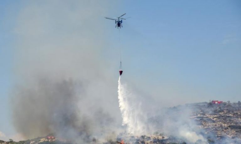 Επιχειρούν τελικές κατασβέσεις οι Δυνάμεις Πυρόσβεσης στην Αυδήμου
