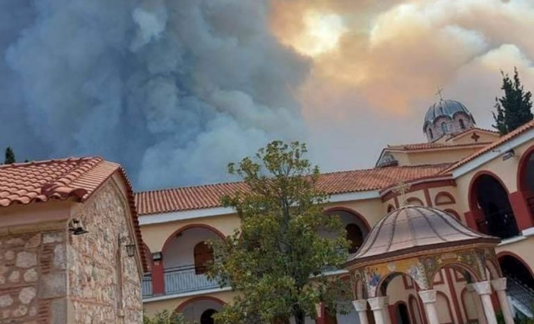ΤΩΡΑ: Η φωτιά έφτασε στο μοναστήρι του Οσίου Δαυίδ/Βοήθεια Παναγιά μας!