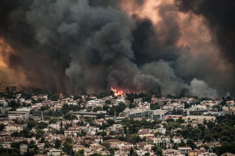 Πύρινη «πολιορκία» στην Ελλάδα/Καίγεται η χώρα, μάχη με τον χρόνο!