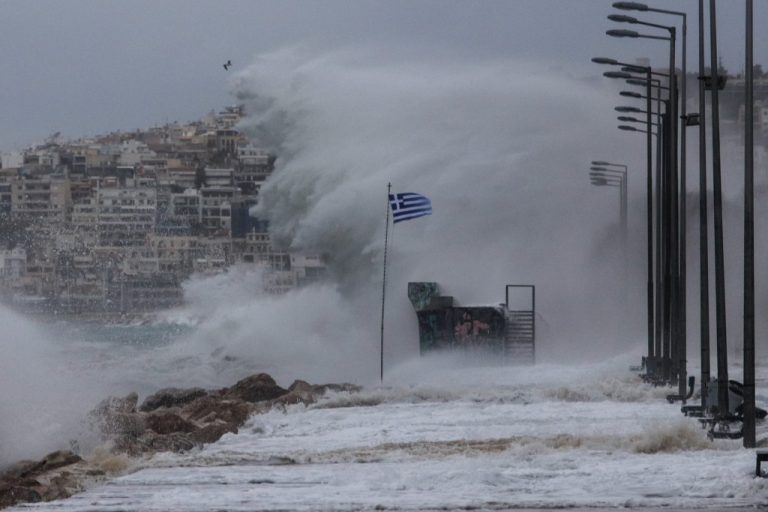 Κακοκαιρία/Εκκενώσεις χωριών και υπερχείλιση ποταμών